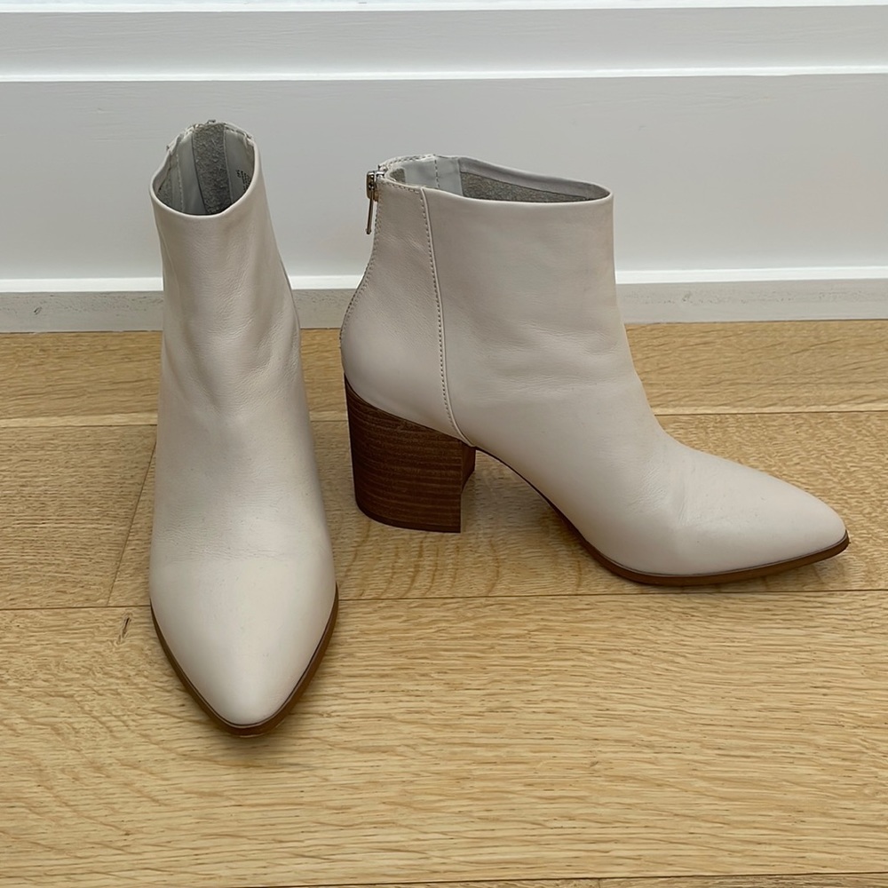 Ecru block heel boots with zipper in back - size 9 M.
